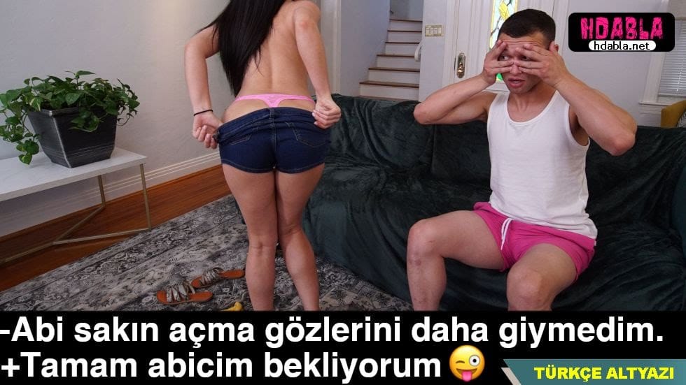 Kız kardeşim önümde kıyafet değiştirirken salakta baktım